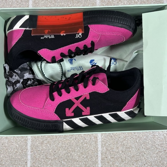 Off White c/o Virgil Abloh Low Black/Fuchsia Vulcanized Canvas Sz 7 / 37 Eu - Picture 8 of 8